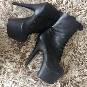 Pleaser Flamingo 1020 7” lace up matte black boot